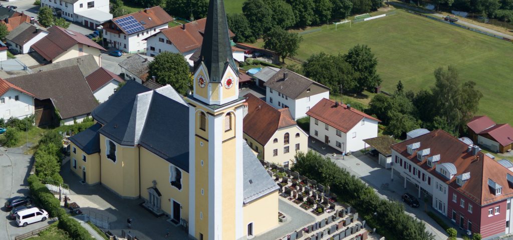 Außenrenovierung Pfarrkirche Aicha v. W.