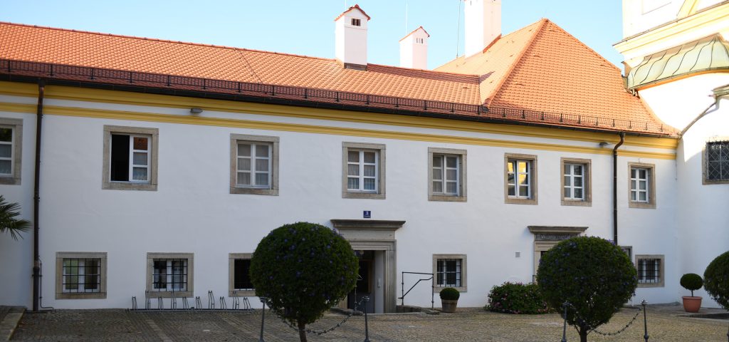Instandsetzung Dachstuhl und Fassade Wohngebäude